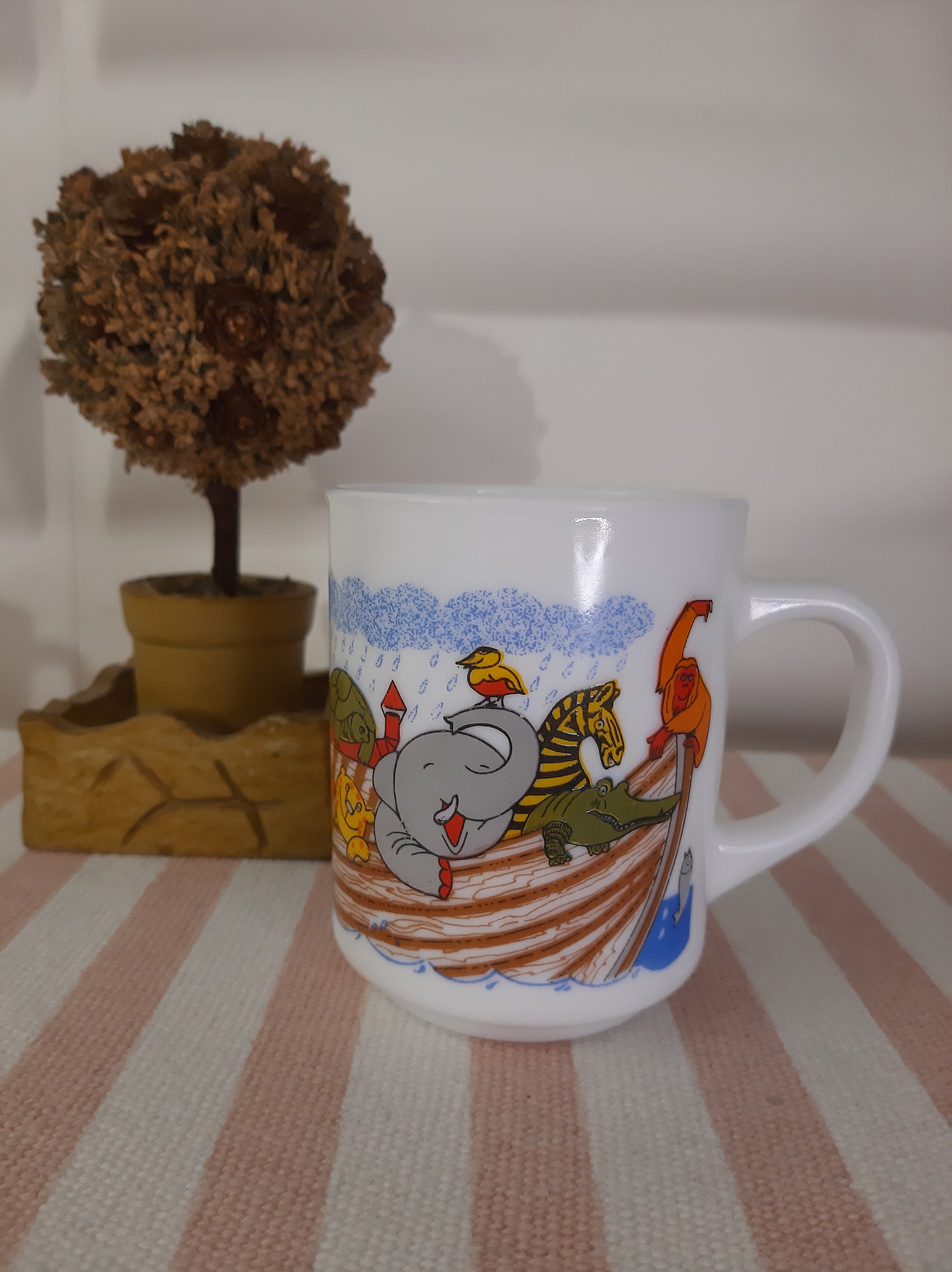 Arcopal Mug, Noah's Ark, Milkglass, Vintage - Etsy