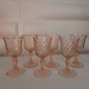 Set of 4 Arcoroc Pink Swirl Rosaline liqueur glasses