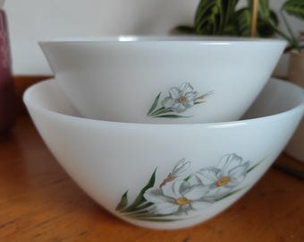 ancien plat saladier Arcopal décor jonquilles vintage