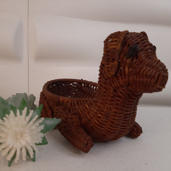 Small dog-shaped basket