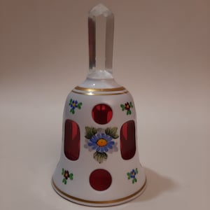 Böhmische, weiße und rote Glasglocke mit Blumen, Vintage, Tschechoslowakei
