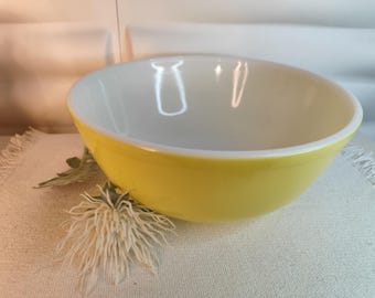 Yellow Pyrex Mixing Bowl, 404, Made in USA, Ovenware, Vintage