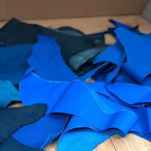 2.6 kg leather scraps automotive leather blue Porsche Lamborghini