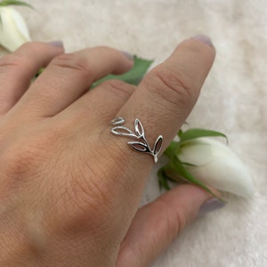 Silver Leaf Minimalist Ring-Branch Vine Thin Band-Nature Ring-Signet Thumb Adjustable Ring-Valentines Day Gift For Her-Rings Woman
