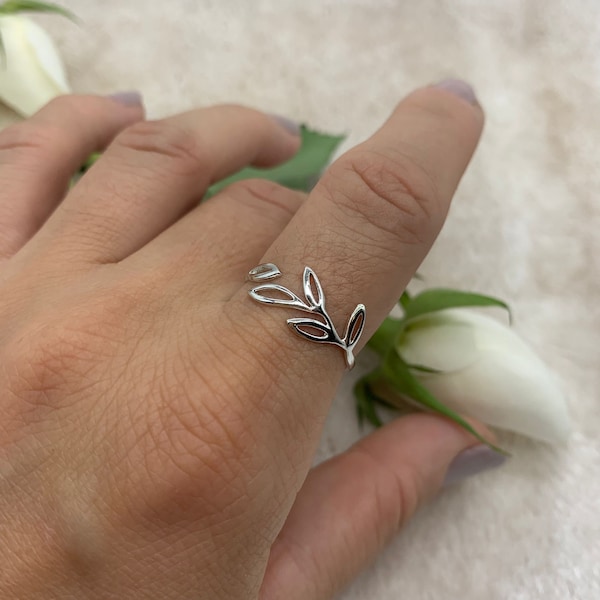 Silver Leaf Minimalist Ring-Branch Vine Thin Band-Nature Ring-Signet Thumb Adjustable Ring-Valentines Day Gift For Her-Rings Woman