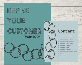 以下が含まれることがあります： 「DEFINE YOUR CUSTOMER WORKBOOK」というタイトルの、黒い文字と一連の重なり合う黒い円が特徴のターコイズ色のワークブック。小さな付随書類には、コンテンツのトピックがリストされています。画像には「FORMS | PDF | DOC」というテキストが含まれています。