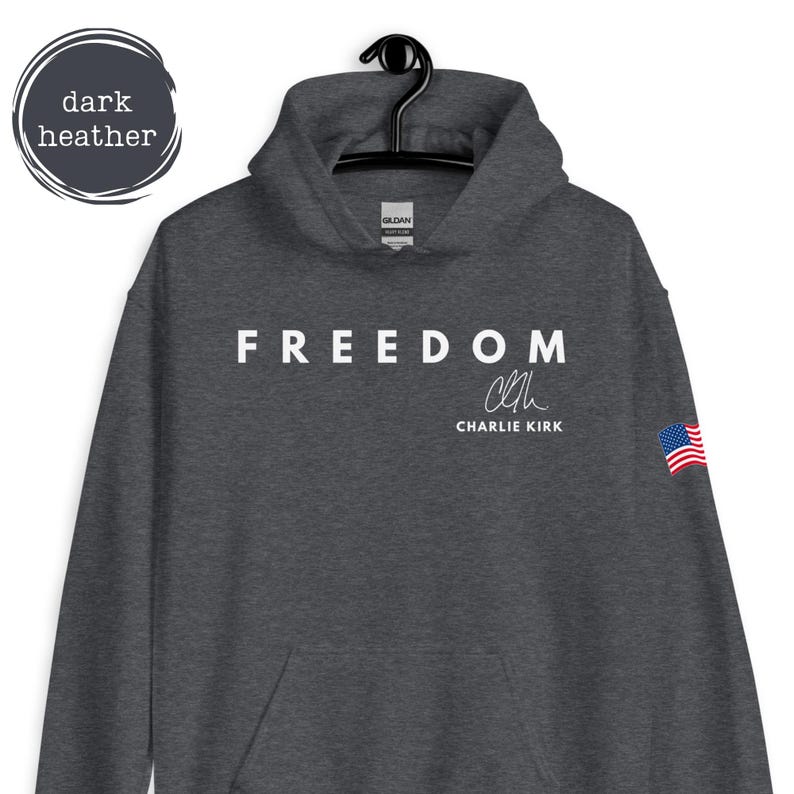 Sweat-shirt "Be Like Charlie" - Couleur Sable, Col Rond, Mélange Coton - Hommage à Charlie Kirk