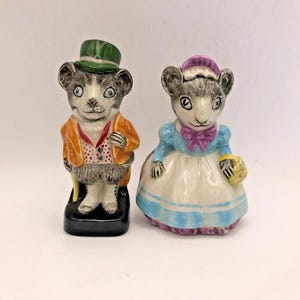 Saleiro e pimenteiro vintage em forma de ratinhos, da Artone England, em cerâmica pintada à mão.