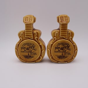 Salt and Pepper Shakers Guitar Shaped Tennessee Souvenir