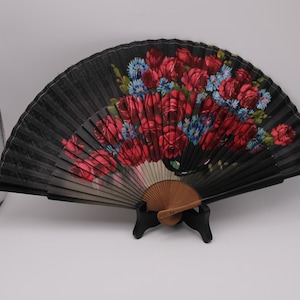 Folding Handheld Fan with a Rose Bouquet Design