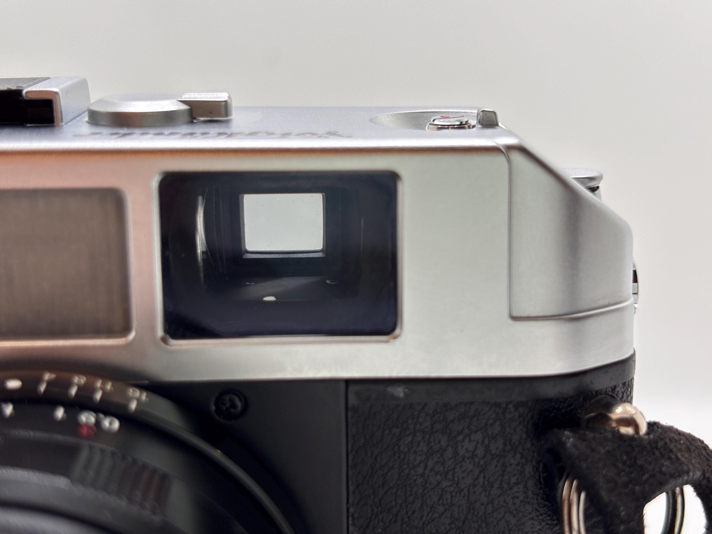 Voigtlander Bessa R Rangefinder Camera With Ultron 35mm F1.7 Lens