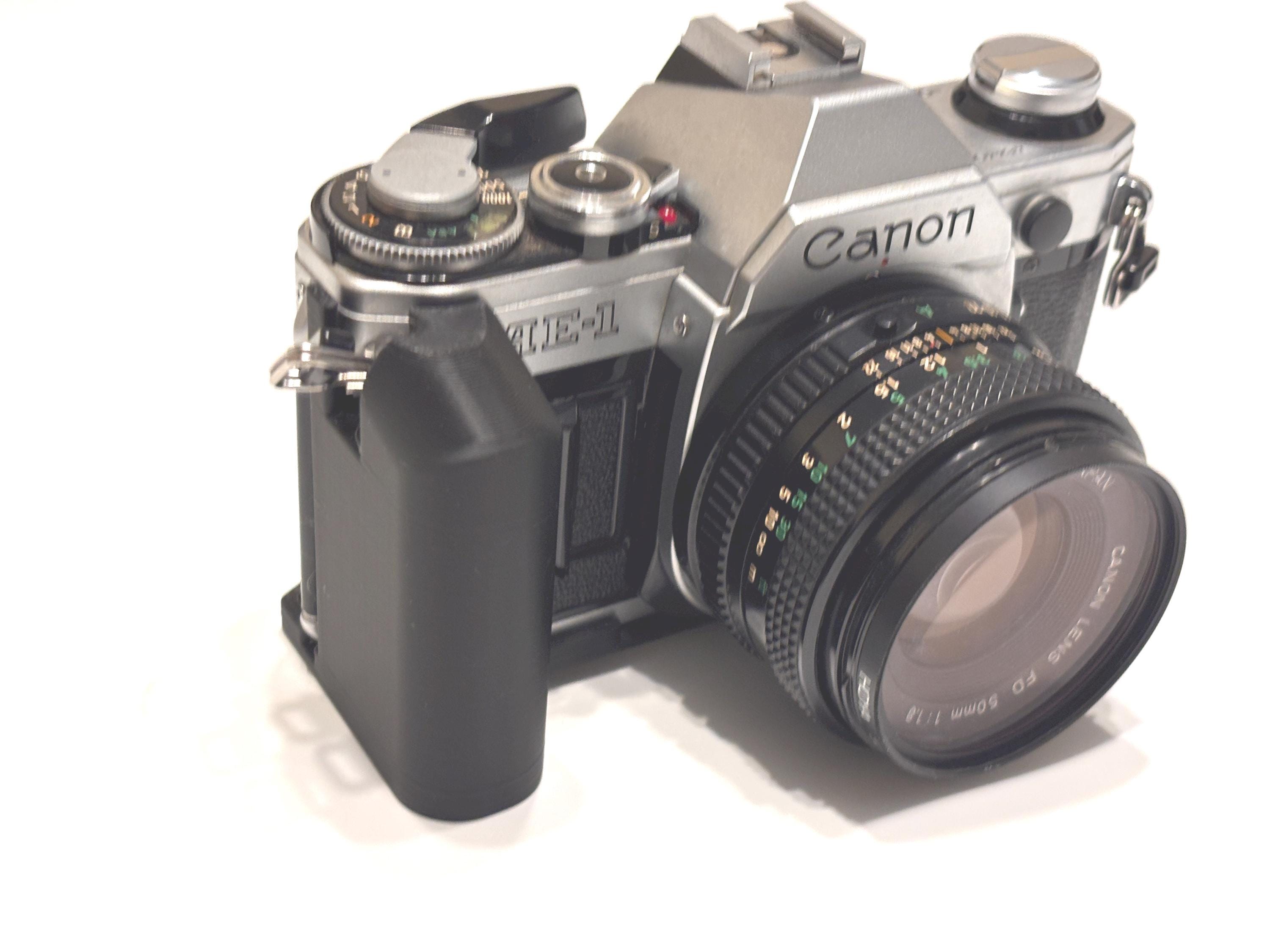 CANON AE-1 PROGRAM　50ｍｍ　グリップ、シグマzoomレンズ付 CANON AE-1 PROGRAM 50mm グリップ、シグマzoomレンズ付 CANON