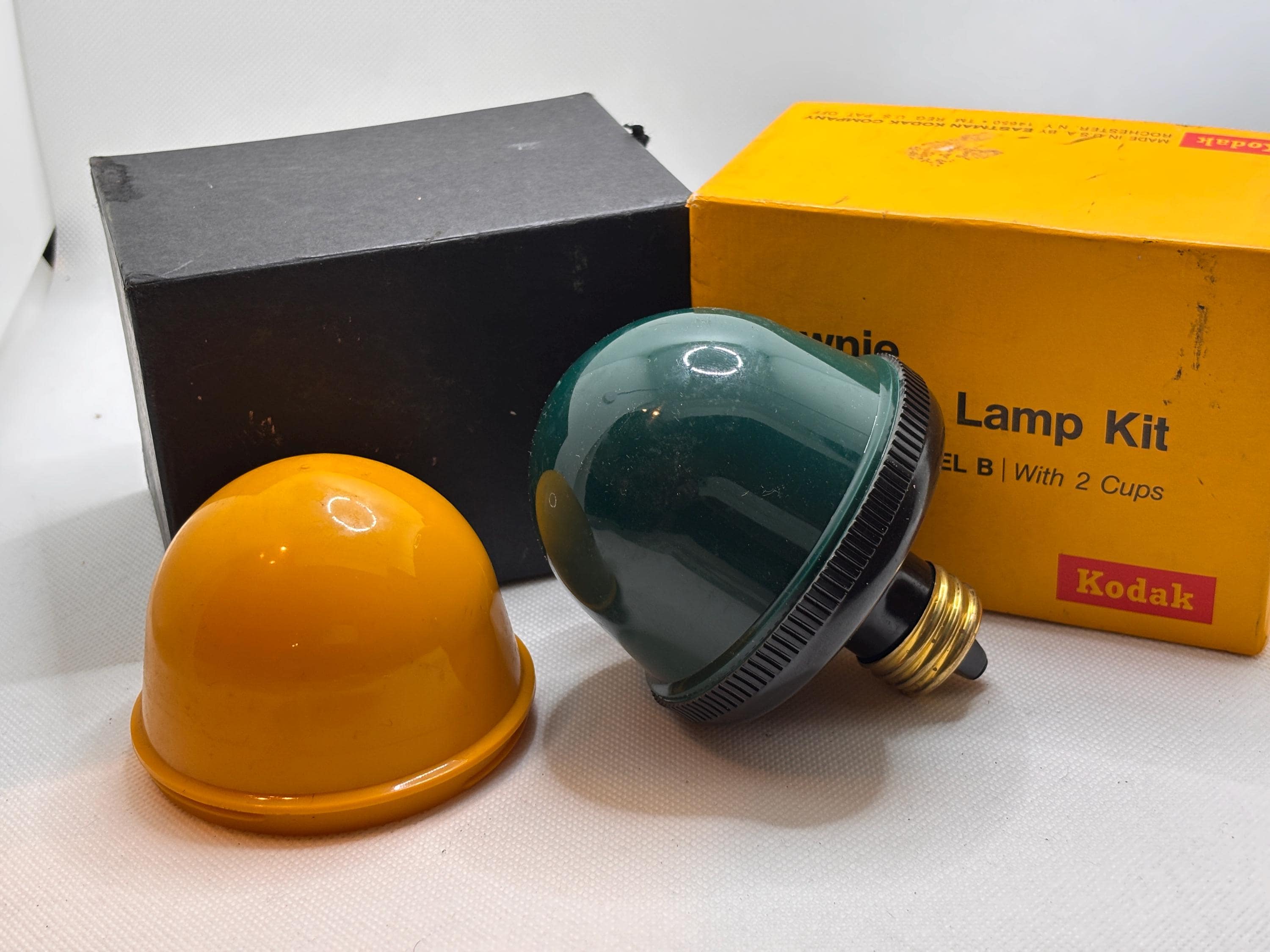 Kodak Darkroom Lamps ?? Set Of 2 For Parts Or Repair Kodak Darkroom Lamps ?? Set Of 2 For Parts Or Repair