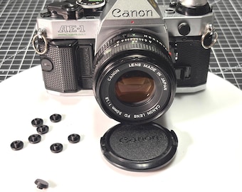 Canon AE-1 プログラムフィルムカメラセット：50 mm f/1.8 & 28 mm