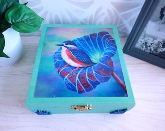 Caja de madera artesanal para decoración y recuerdos: Impresión de mi pintura original “Tomando un descanso”.