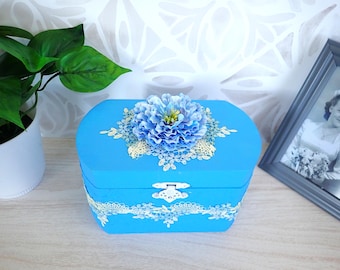 Caja decorativa azul cielo: adornada con flores de seda y encaje para Navidad, cumpleaños o cualquier ocasión o para agregar color a cualquier habitación.