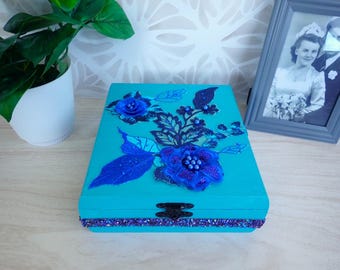 Caja decorativa azul verdoso: almacenamiento de recuerdos con bordado de encaje