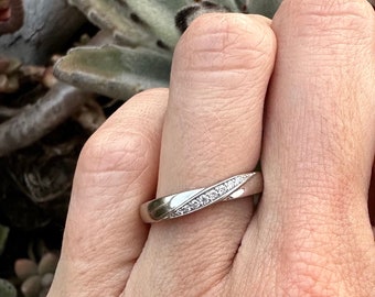 14kt Vintage Cross-Style White Gold Diamond Band, Size 5 1/2, Stacking Ring For Women, Antique Ring, Estate Jewelry