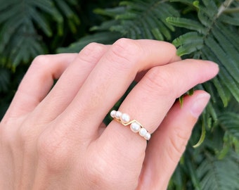 Vintage Dainty Pearl Ring Size 6 With 18kt Solid Yellow Gold, Real Ladies Pearl Cluster Ring, Natural White Pearl Ring, Women's Dainty Ring
