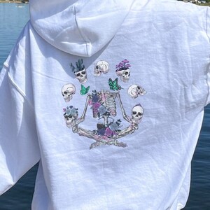 【Expend4bles X GRAVER】Flower Skull Smile Hoodie Skull Hoodie, Skull Hoodies, Floral Hoodies, Floral Skull