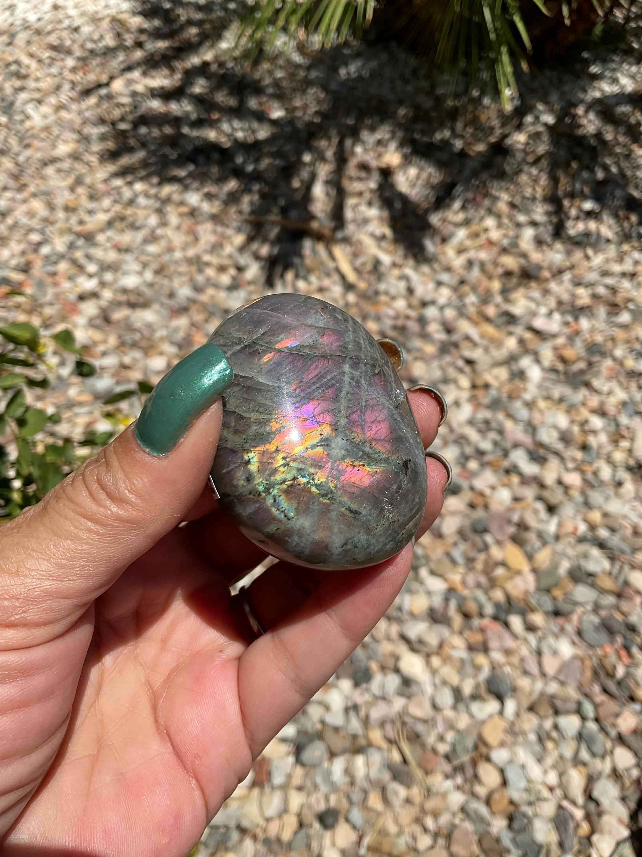 ラブラドライト クリスタル パームストーン/ラブラドライト ウォーリー