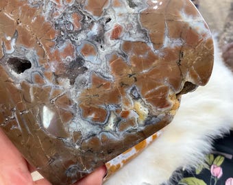 Talla de corazón druzy de ágata musgosa: pieza decorativa para el hogar