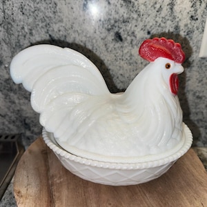 Vintage Westmoreland milk glass nesting rooster with red comb covered dish 8&quot;