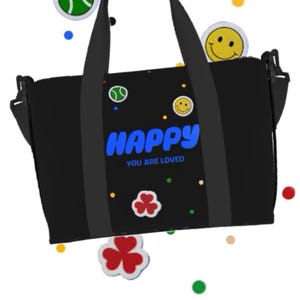 Jin BTS -Happy schwarze Schulter Reisetasche - leichte Tasche mit Reißverschluss und verstellbarem Gurt. Lieferzeit 6-10 Wochen