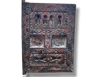 Painel de porta berbere marroquina vintage esculpido à mão – Decoração de parede autêntica em madeira amazigh