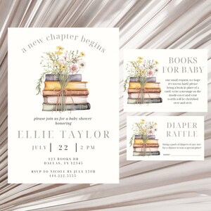 K&ouml;nnte beinhalten: Eine Babyparty-Einladung mit einer Aquarell-Illustration eines Stapels B&uuml;cher mit Blumen. Die Einladung lautet "ein neues Kapitel beginnt" und enth&auml;lt den Namen Ellie Taylor, das Datum 22. Juli und die Uhrzeit 14:00 Uhr. Die Einladung enth&auml;lt auch die Adresse 123 Books Dr, Dallas, TX 12345 und die RSVP-Informationen. Es gibt auch zwei Karten f&uuml;r eine Buchwunschliste und eine Windeltombola.