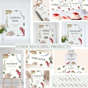 Op de afbeelding: Een set dinosaurusthema-feestdecoraties, waaronder een welkomstbord, cupcaketoppers, een banner, een waterfleslabel en een bord met de tekst "Dino Bites". De decoraties bevatten aquarel illustraties van dinosaurussen in tinten groen, blauw en rood.
