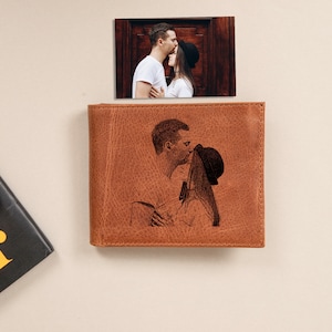 Cartera de cuero personalizada con foto, regalo de Navidad para novio, regalo grabado para hombre, cartera de cuero con monograma para él, esposo, padrastro, papá, hermano.
