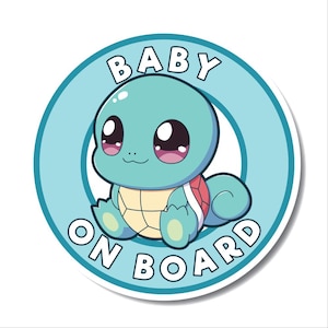 Könnte beinhalten: Ein blauer und weißer runder Aufkleber mit dem Text "BABY ON BOARD" in weiß. Eine Cartoon-Schildkröte mit großen Augen befindet sich in der Mitte des Kreises.
