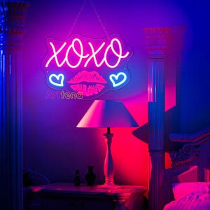 XOXO Kiss Neon Sign Custom Kisses and Hugs Neon Sign XOXO Kiss Lips Sign Home Bedroom Wall Decor Art Valentine&#39;s Day Gift Custom Neon Sign