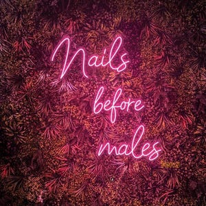 Neonreclame Nails Before Males, uithangbord nagelstudio, wanddecoratie salon, welkomstbord, aangepast nagelbord, cadeau terug naar school
