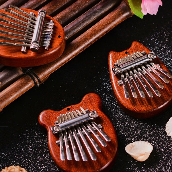 Kalimba 8 Tasten Daumenklavier, süßes Mini tragbares Fingerklavier, Holz- und Acrylanhänger-Musikinstrument, personalisiertes Geschenk, kostenlose Gravur