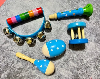 Ensemble de 5 instruments en bois en bois bleu, kit d'instruments jouets Montessori en bois pour tout-petits, jouets musicaux pour enfants, kits de jeux éducatifs, cadeau pour bébé