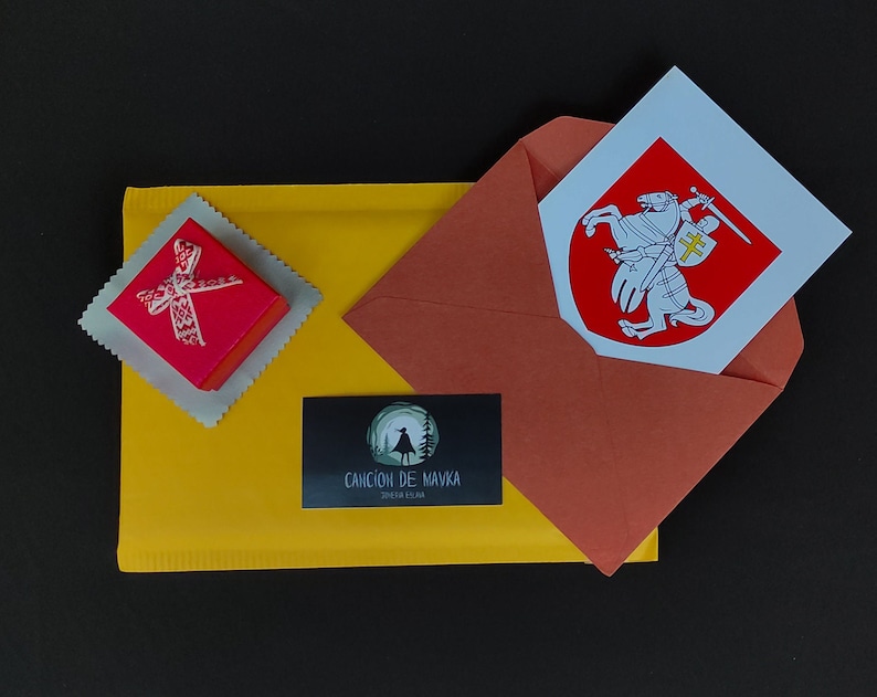The packaging of the jewelry includes a red box, on the lid of which is a bow with Belarusian ornament, as well as an envelope, which contains a postcard with the coat of arms "Pogonya", and in the envelope is a business card.