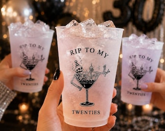 Spersonalizowane kubki urodzinowe z mrożonym wzorem „RIP To My 20s”, upominek na 30. urodziny w stylu gotyckim, kubki „Death To My Twenties”, kubki „Brudna trzydziestka” ze szkieletem