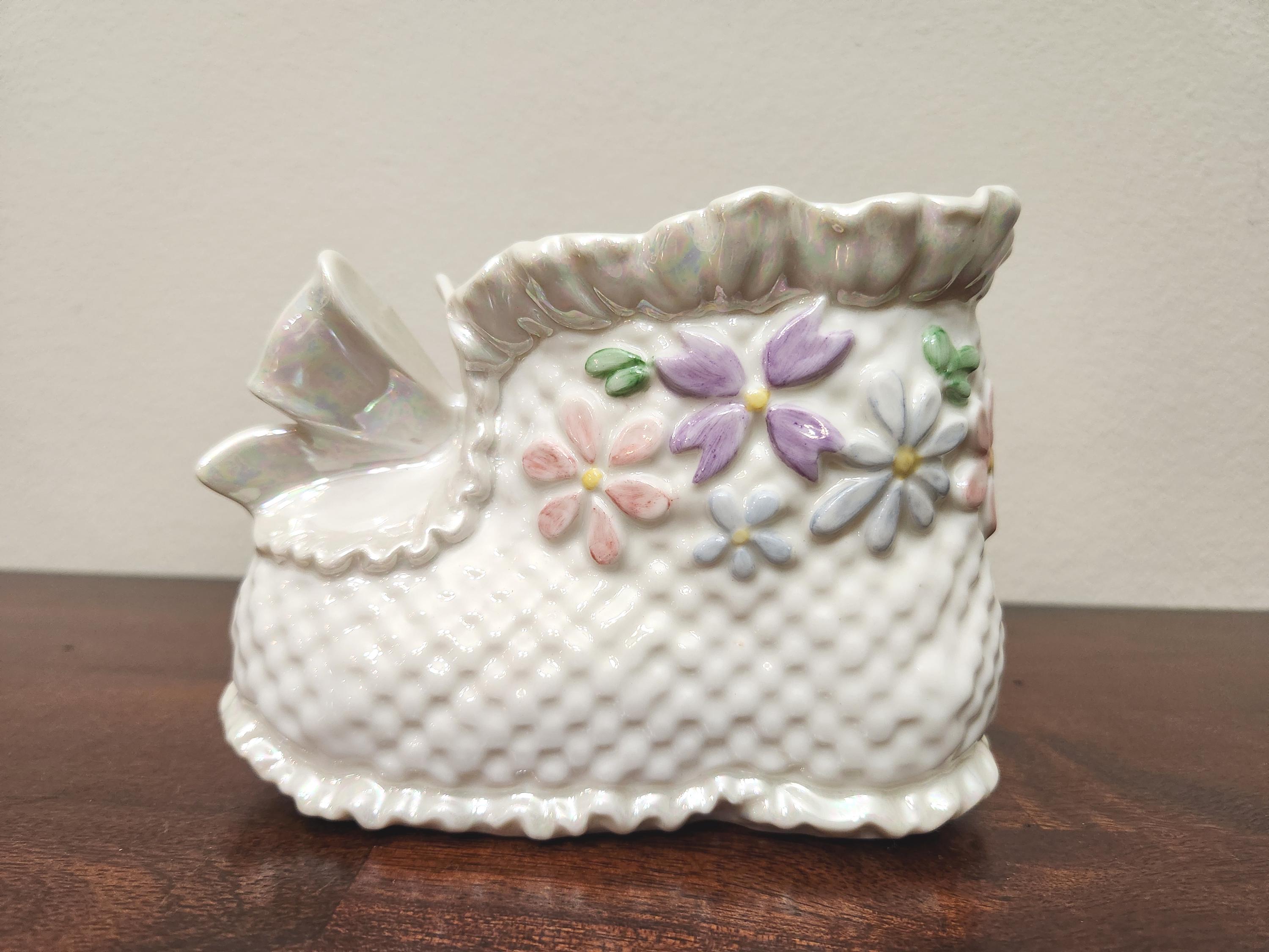 ヴィンテージの虹色ベビーブーティプランター：磁器の花柄シューズ