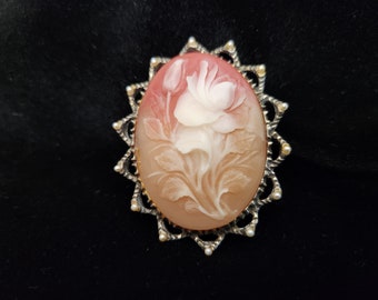 Vintage, década de 1970, joyería, plástico moldeado, cameo de flor de iris tallado en relieve, colgante, broche/pin- hallazgo raro, coleccionable