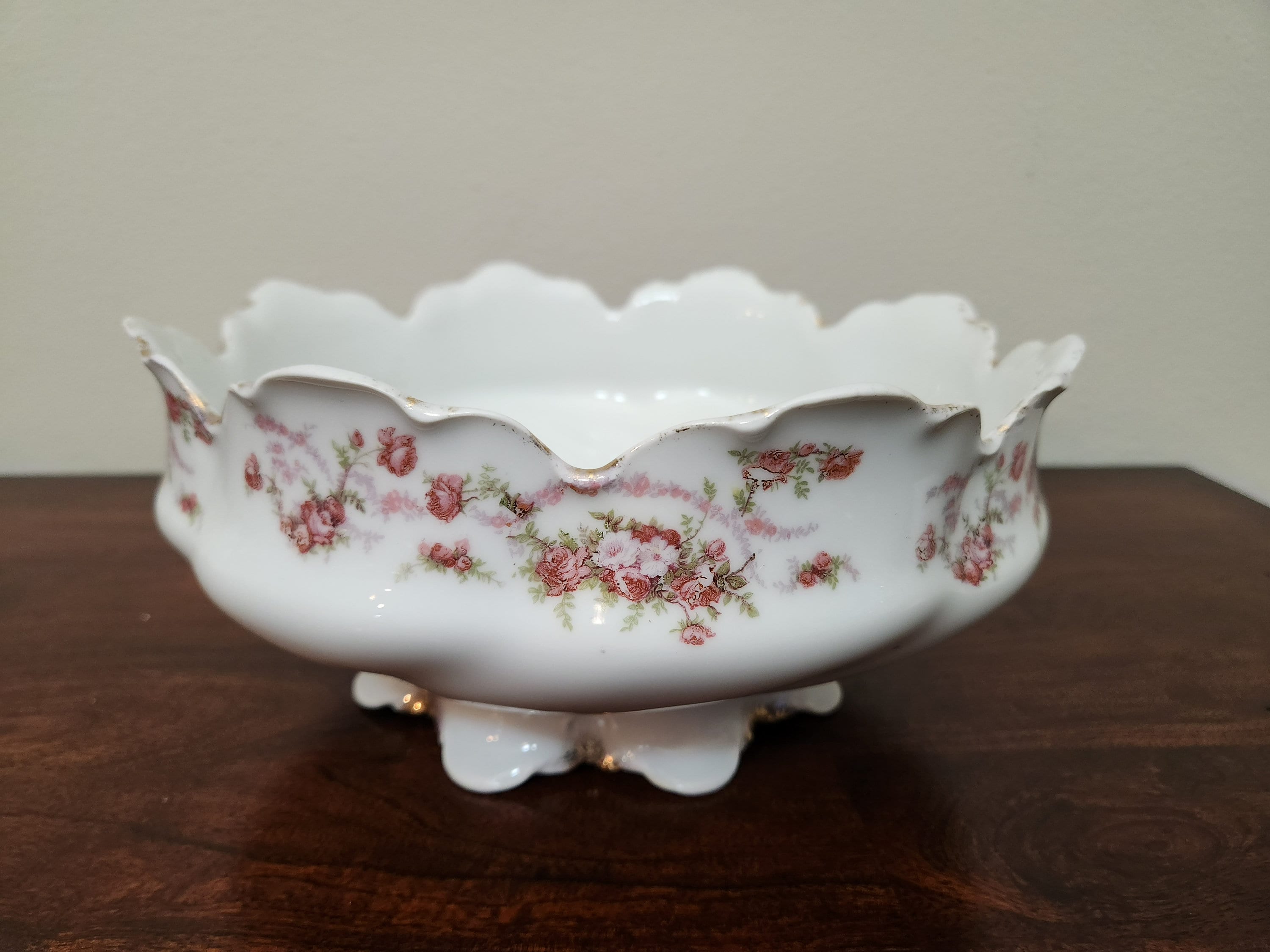 ヴィンテージ ヴェルサイユ バイエルン磁器ボウル：ピンクの花柄、金彩 