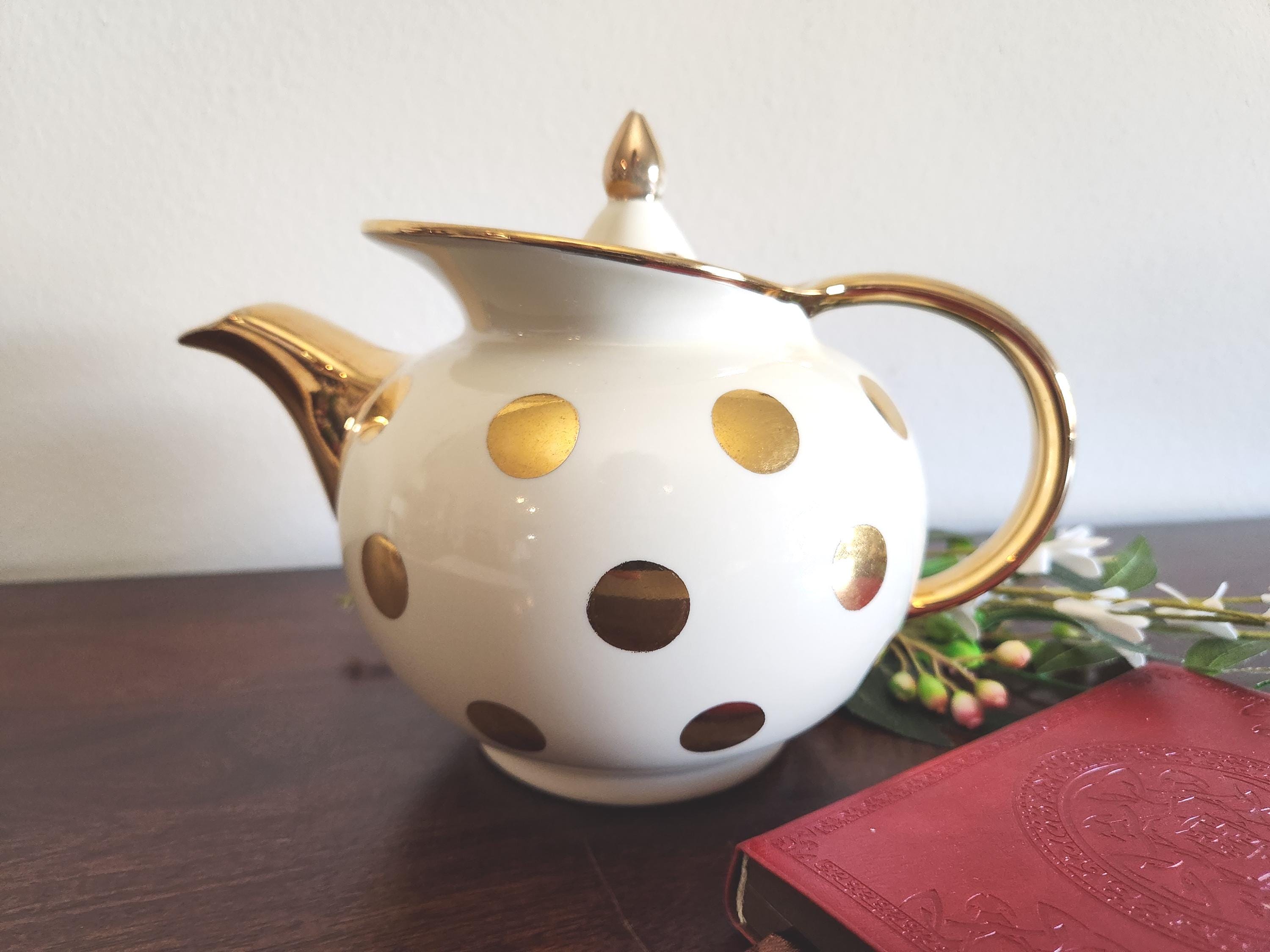 Vintage Hall Gold Polka Dot Teapot, 6-cup Windshield Model Item