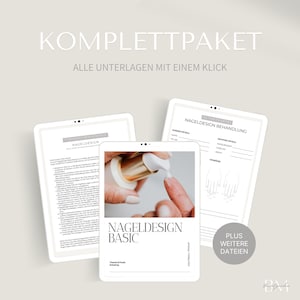 Puede incluir: Una descarga digital para un curso de diseño de uñas. La imagen muestra una tableta con el texto "Nageldesign Basic" y una mano aplicando loción. El texto "Komplettpaket" está en la parte superior de la imagen.