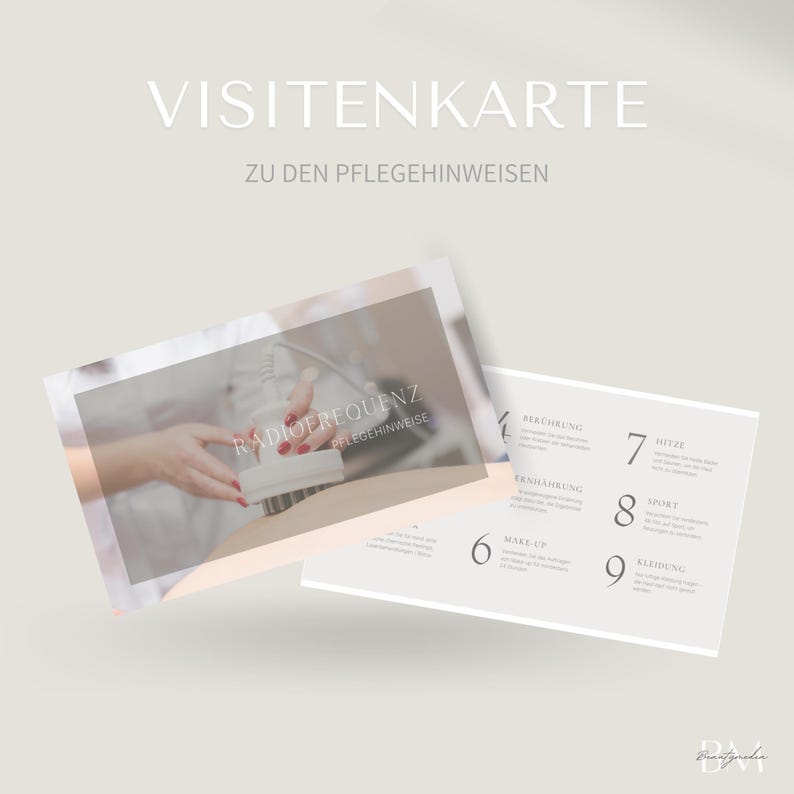 Op de afbeelding: Lichtbeige visitekaartje met de tekst "VISITENKARTE" en "ZU DEN PFLEGEHINWEISEN". De kaart toont een afbeelding van een persoon die een radiofrequentiebehandeling ondergaat. Een tweede kaart geeft nazorginstructies.