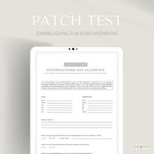 Könnte beinhalten: Ein weißes und graues Dokument mit dem Titel "Patch Test: Untersuchung auf Allergien". Das Dokument enthält ein Formular mit Abschnitten für die Patientendaten und Notfallkontaktdaten. Es enthält auch Fragen zu Allergien und Hauterkrankungen.