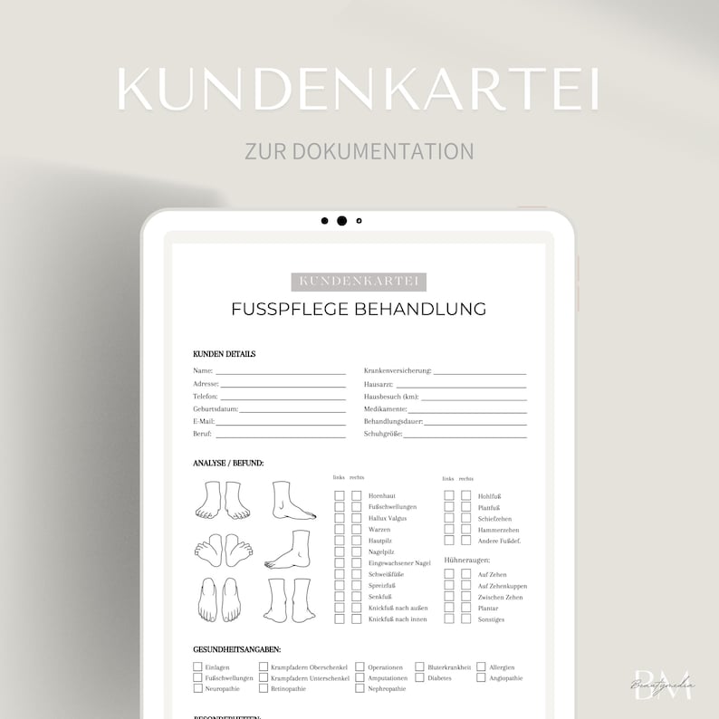 Op de afbeelding: Een zwart-witte, printbare klantenkaart voor voetverzorgingsdiensten. De kaart bevat secties voor klantgegevens, analyse en bevindingen, gezondheidsinformatie en een diagram van de voet.