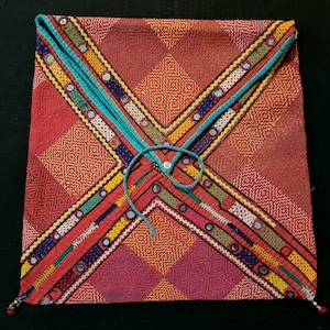 美しい刺繍が施された大きな封筒型の結納品袋 シンド州またはラジャスタン州、インド/パキスタン バンジャラ州 アフガニスタン