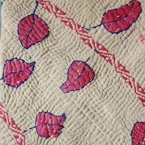 Antik quiltad och broderad Kantha-värdepåse, västra Bengalen, Indien