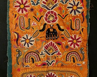 Wunderschöne Seide besticktes Panel circa Mitte des 20.Jahrhunderts Kutch Gujarat India